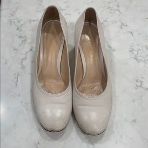 White Gianvito Rossi round toe pump